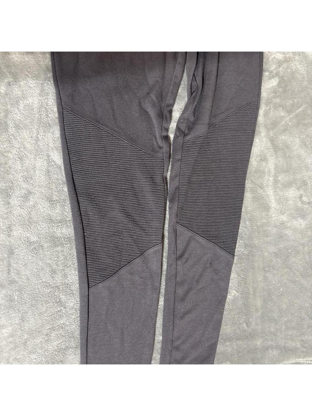 Forever 21 Women's Grey and Black Legging